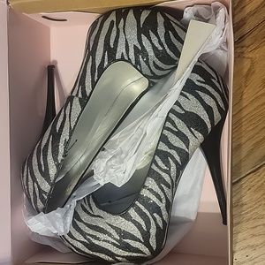 Shi by Journey Zebra Print